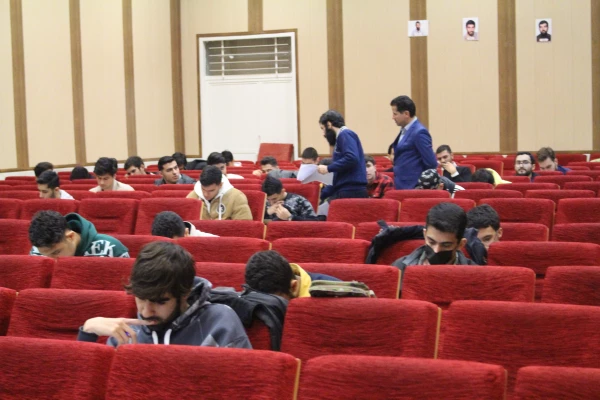 آغاز امتحانات پایان نیمسال اول تحصیلی ۱۴۰۴–۱۴۰۳ 3