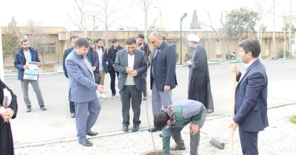 درختکاری در محوطه پردیس شهید چمران 2