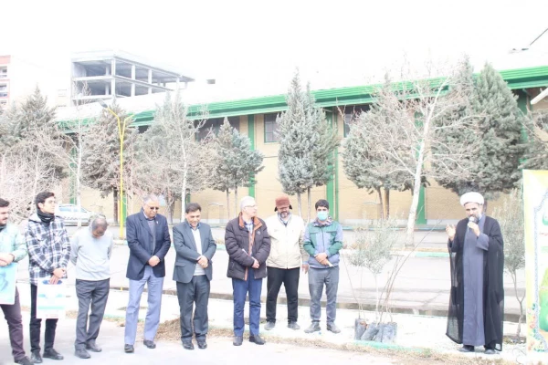 درختکاری در محوطه پردیس شهید چمران 3