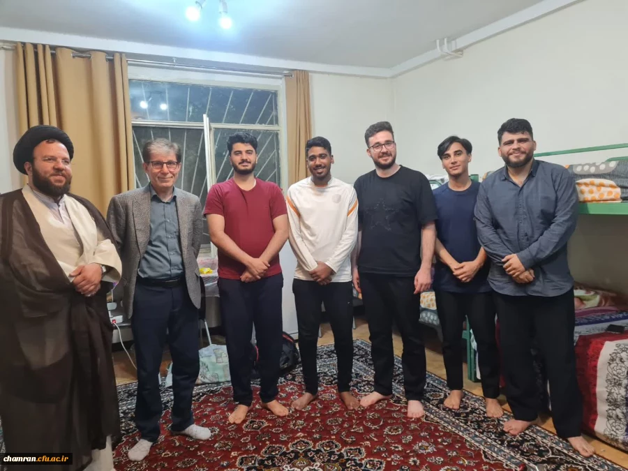 حضور دکتر فرهادیان در خوابگاه دانشجویی 2