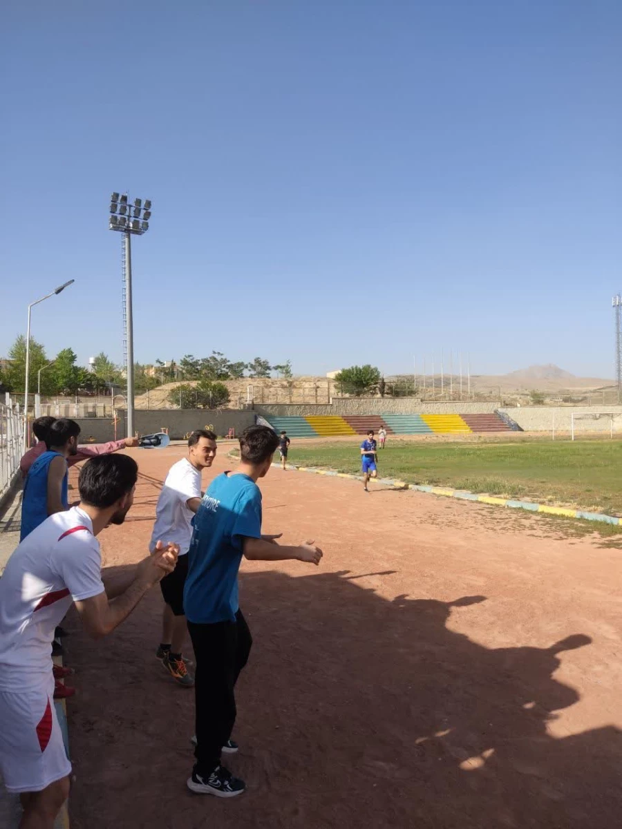 برگزاری رقابت انتخابی و اردو آمادگی دانشجو معلمان پردیس و مراکز پسر استان تهران در رشته ورزشی دومیدانی 4