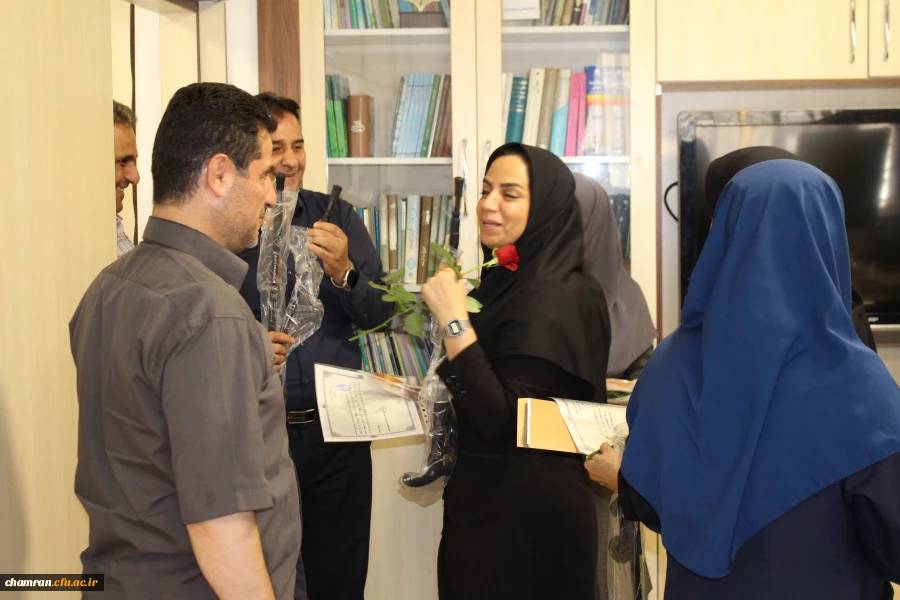 تقدیر از همکاران به مناسبت هفته دولت و روز کارمند 5