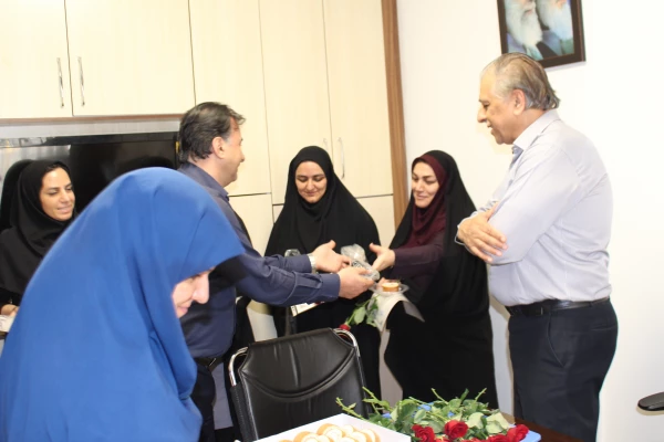 تقدیر از همکاران به مناسبت هفته دولت و روز کارمند 7