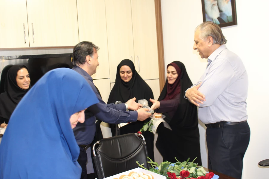 تقدیر از همکاران به مناسبت هفته دولت و روز کارمند 7