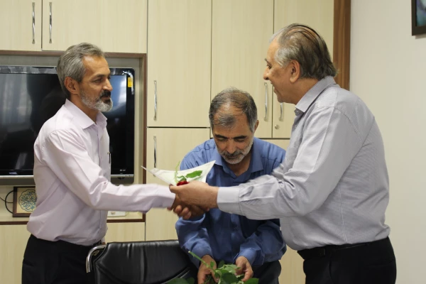 تقدیر از همکاران به مناسبت هفته دولت و روز کارمند 12