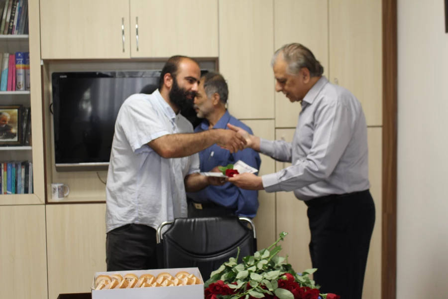 تقدیر از همکاران به مناسبت هفته دولت و روز کارمند 13