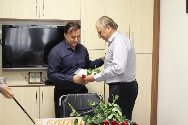 تقدیر از همکاران به مناسبت هفته دولت و روز کارمند 17