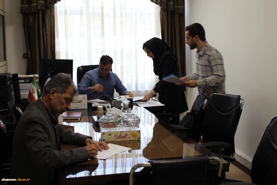 انتخاب واحد دانشجویان در اتاق سایت پردیس شهید چمران 11