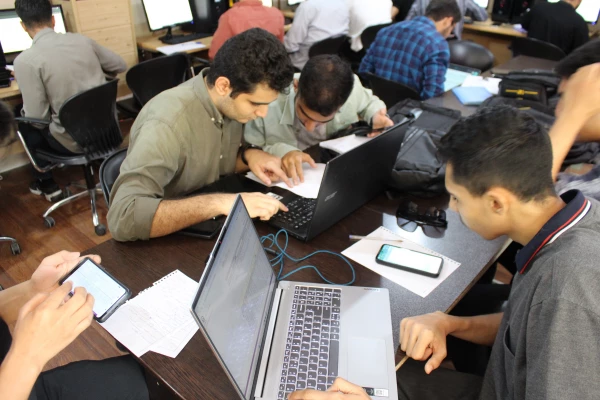 انتخاب واحد دانشجویان در اتاق سایت پردیس شهید چمران 6