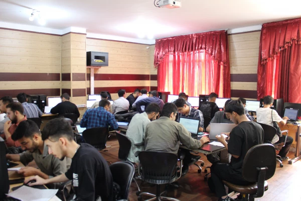 انتخاب واحد دانشجویان در اتاق سایت پردیس شهید چمران 9