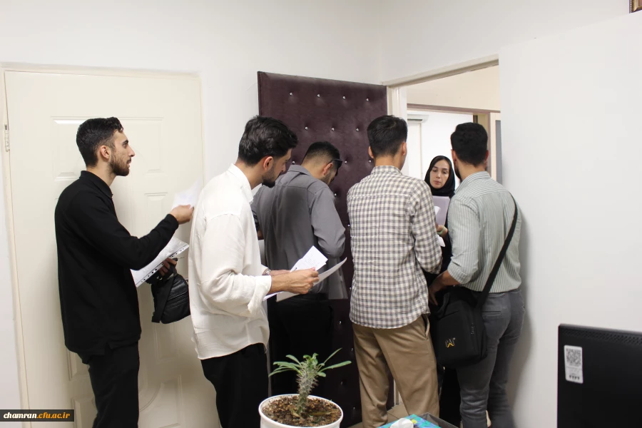 انتخاب واحد دانشجویان در اتاق سایت پردیس شهید چمران 13