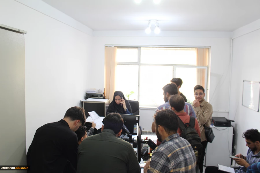 انتخاب واحد دانشجویان در اتاق سایت پردیس شهید چمران 15