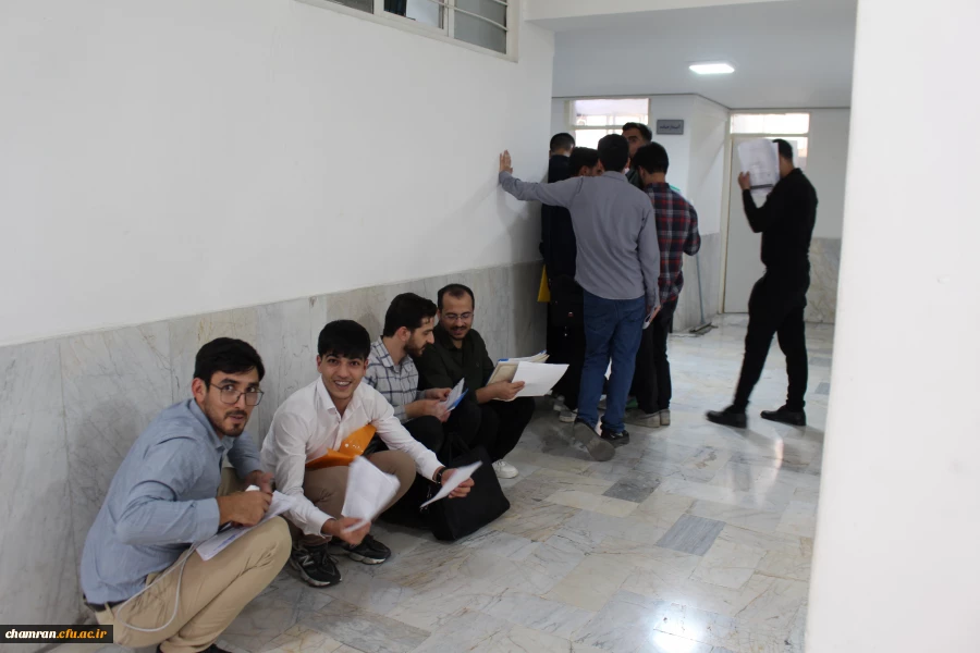 انتخاب واحد دانشجویان در اتاق سایت پردیس شهید چمران 18