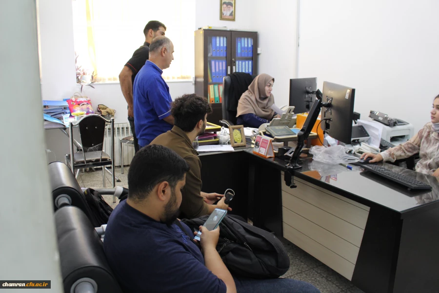 انتخاب واحد دانشجویان در اتاق سایت پردیس شهید چمران 20