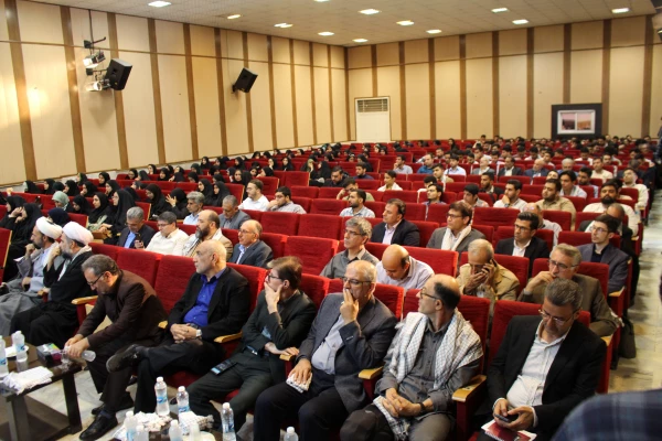 آیین گرامیداشت هفته دفاع مقدس و همزمان با آغاز سال تحصیلی جدید و آیین تجلیل از برگزیدگان کشوری سی و پنجمین جشنواره قرآن و عترت  7