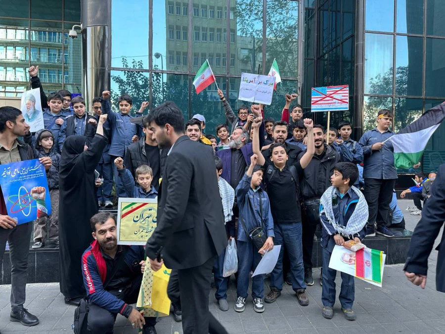 حضور در راهپیمایی باشکوه ۱۳ آبان  3