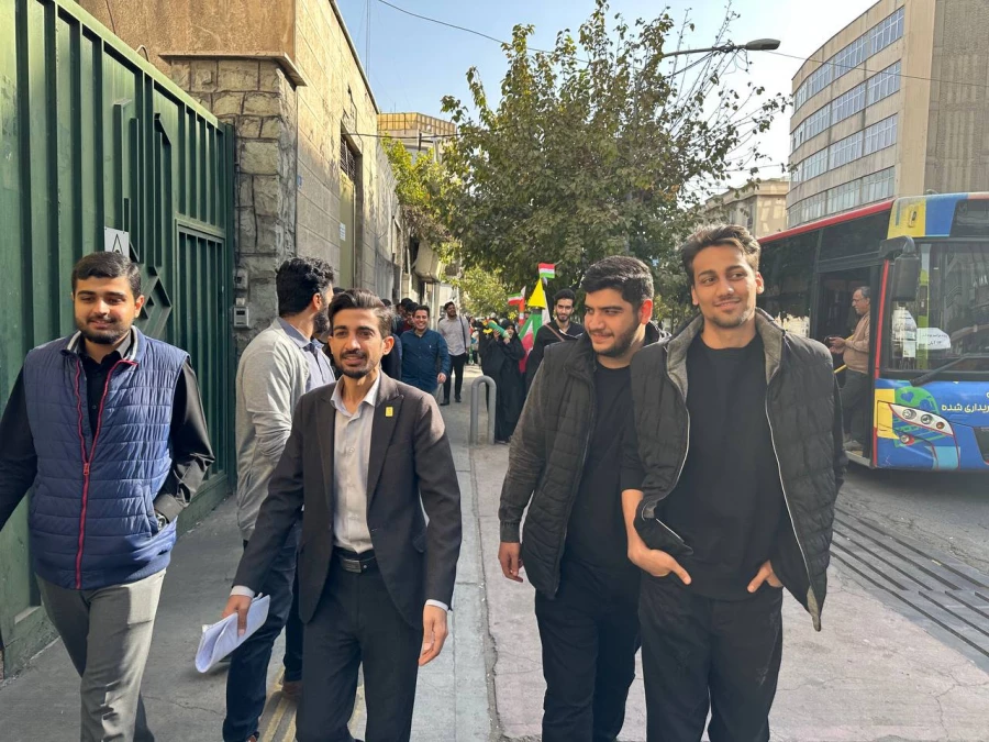 حضور در راهپیمایی باشکوه ۱۳ آبان  4