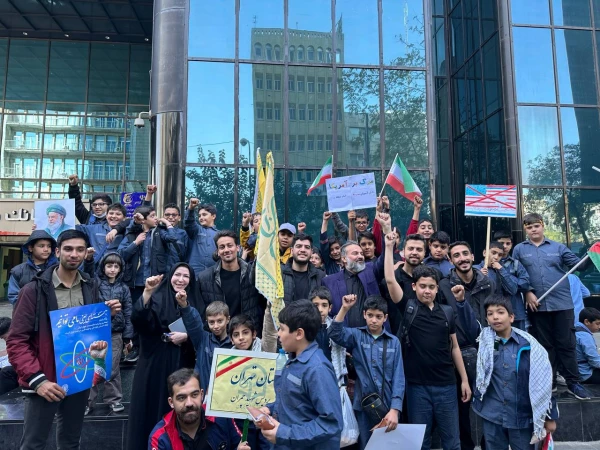 حضور در راهپیمایی باشکوه ۱۳ آبان  7