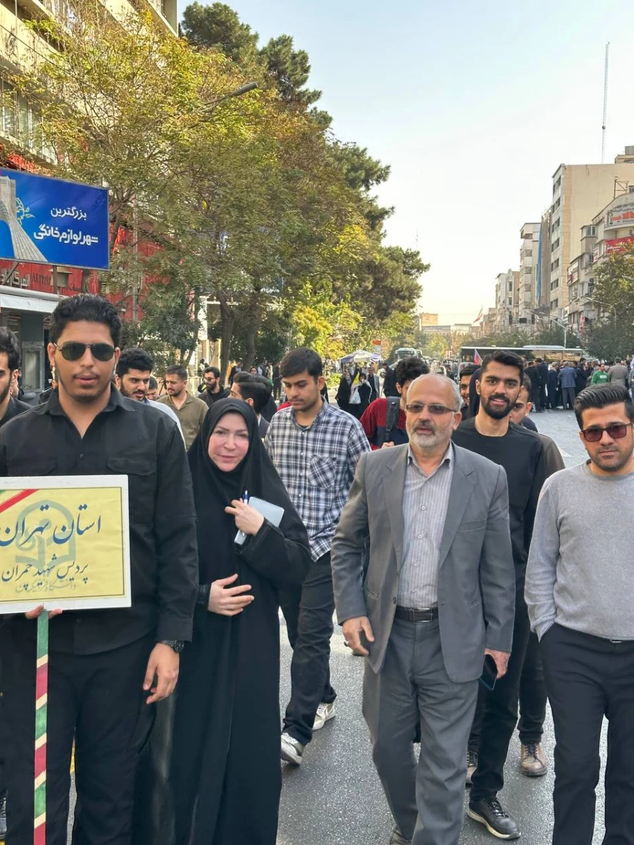 حضور در راهپیمایی باشکوه ۱۳ آبان  8