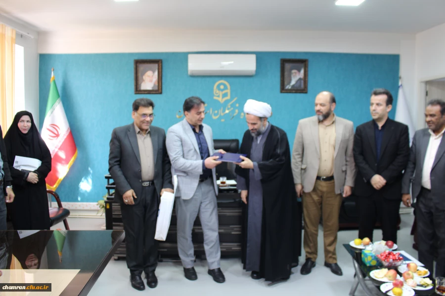 نشست تکریم و معارفه معاونت توسعه منابع و امور دانشجویی پردیس شهید چمران  8