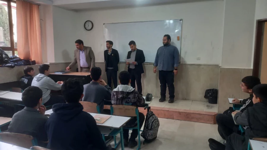  بازدید مسئول کارورزی پردیس شهید چمران از مدارس منطقه یک تهران 3