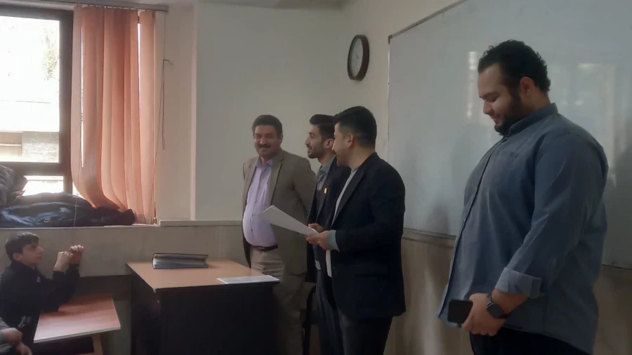  بازدید مسئول کارورزی پردیس شهید چمران از مدارس منطقه یک تهران 5