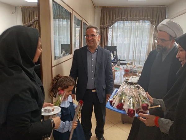 برگزاری جلسه تقدیر از همکاران خانم پردیس شهید چمران به مناسبت روز زن و ولادت حضرت فاطمه زهرا (س)   5