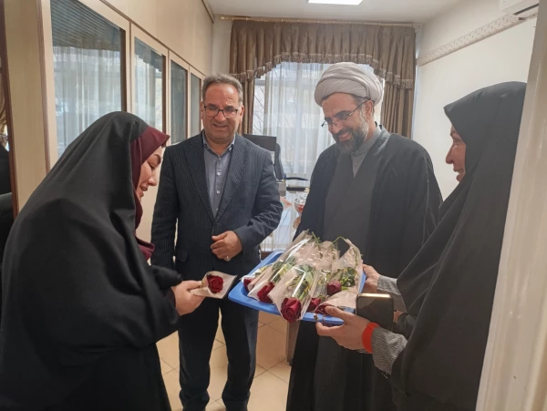 برگزاری جلسه تقدیر از همکاران خانم پردیس شهید چمران به مناسبت روز زن و ولادت حضرت فاطمه زهرا (س)   6