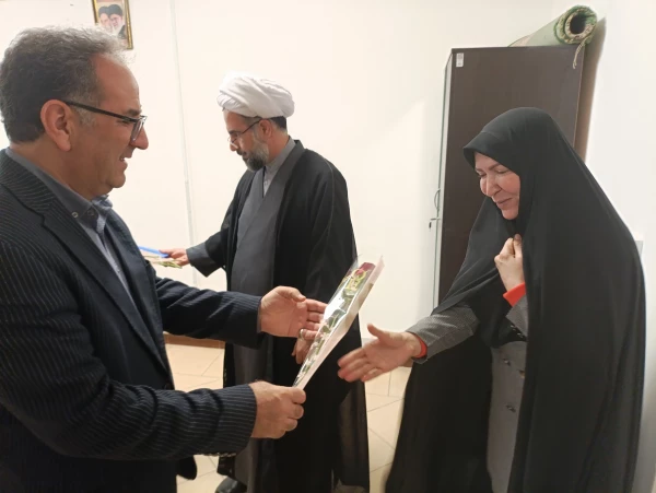 برگزاری جلسه تقدیر از همکاران خانم پردیس شهید چمران به مناسبت روز زن و ولادت حضرت فاطمه زهرا (س)   10