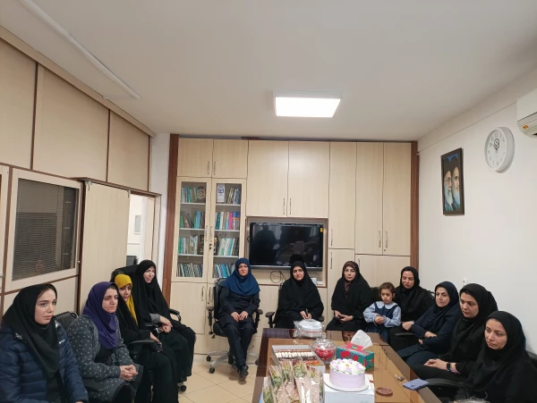 برگزاری جلسه تقدیر از همکاران خانم پردیس شهید چمران به مناسبت روز زن و ولادت حضرت فاطمه زهرا (س)   11