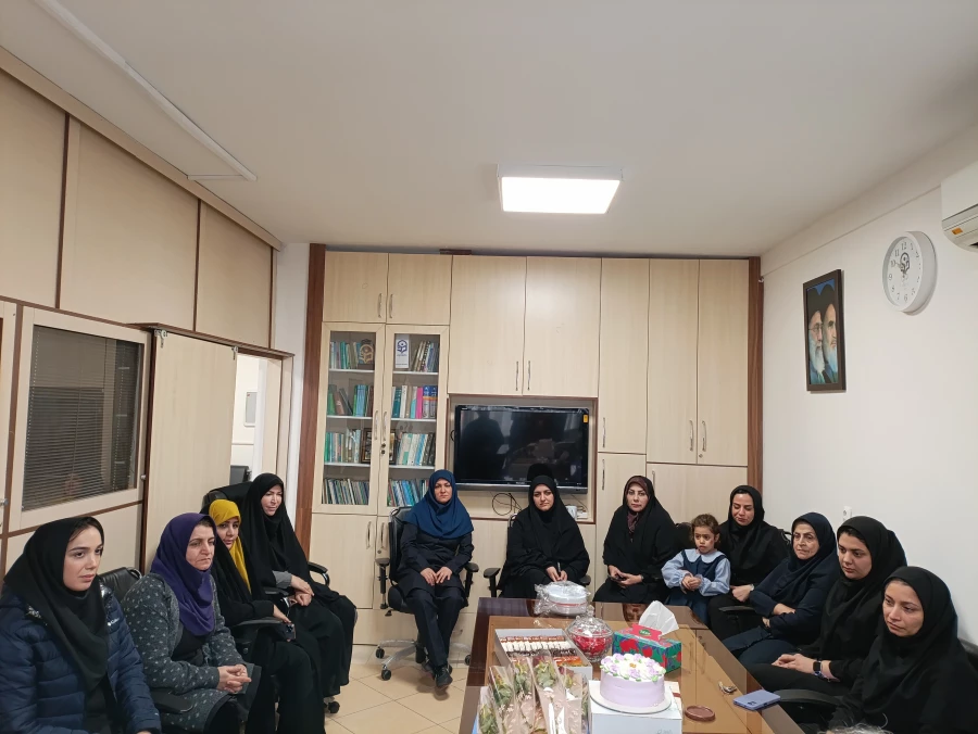 برگزاری جلسه تقدیر از همکاران خانم پردیس شهید چمران به مناسبت روز زن و ولادت حضرت فاطمه زهرا (س)   11