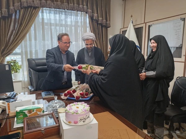 برگزاری جلسه تقدیر از همکاران خانم پردیس شهید چمران به مناسبت روز زن و ولادت حضرت فاطمه زهرا (س)   16