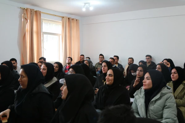 بازدید دکتر فتحی و جمعی از اساتید از کلاس های آموزشی پردیس شهید چمران
همراه با تبریک سالروز ولادت حضرت زهرا (س) و روز زن 3