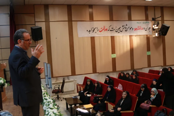 بازدید دکتر فتحی و جمعی از اساتید از کلاس های آموزشی پردیس شهید چمران
همراه با تبریک سالروز ولادت حضرت زهرا (س) و روز زن 6