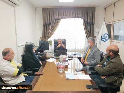 نشست صمیمانه رئیس دانشکده علوم انسانی شهید چمران با نیروهای طبخ و توزیع