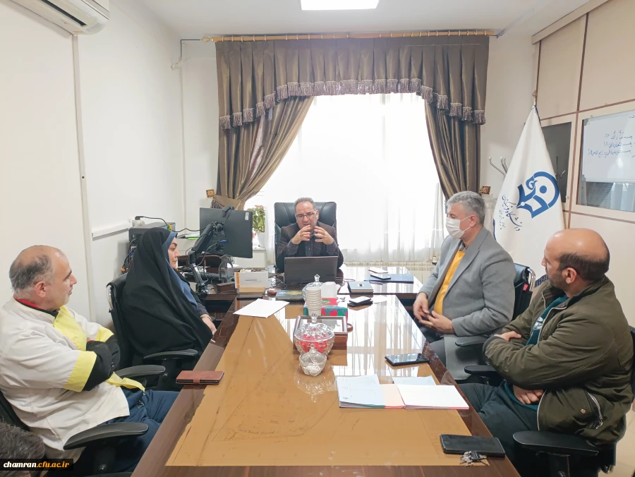 نشست صمیمانه رئیس دانشکده علوم انسانی شهید چمران با نیروهای طبخ و توزیع برگزار شد 2