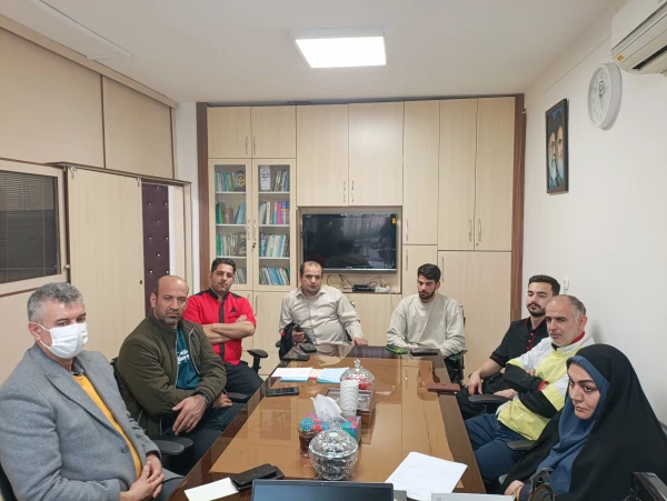 نشست صمیمانه رئیس دانشکده علوم انسانی شهید چمران با نیروهای طبخ و توزیع برگزار شد 3