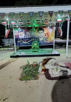 پدربزرگ میکائیل هرشب در کنار مزار نوه خود می خوابد 